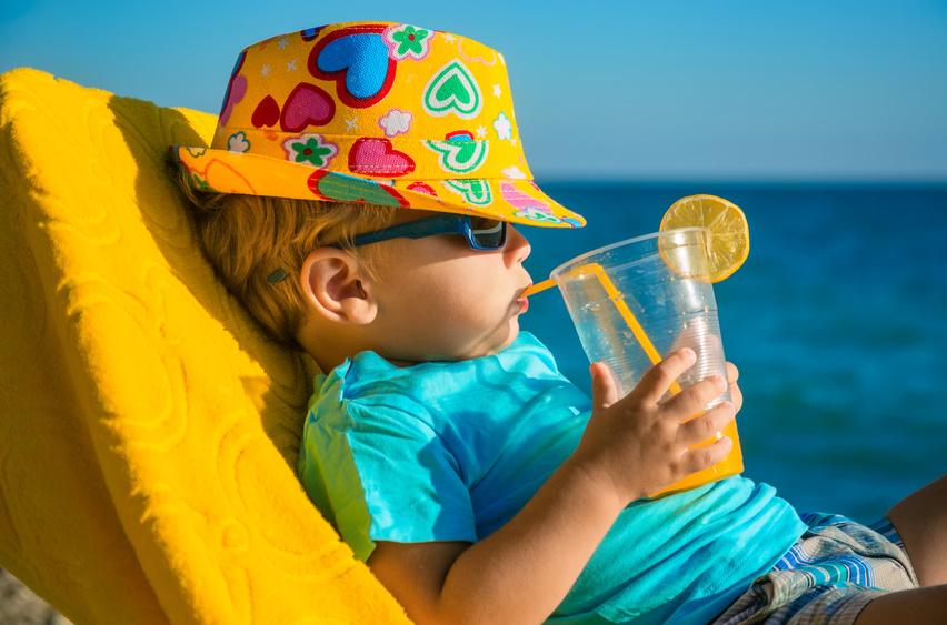 Как предотвратить солнечный и тепловой удар у ребенка
