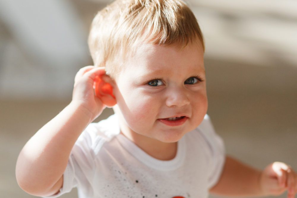 Как развить слуховое внимание у ребёнка. И способы развития
