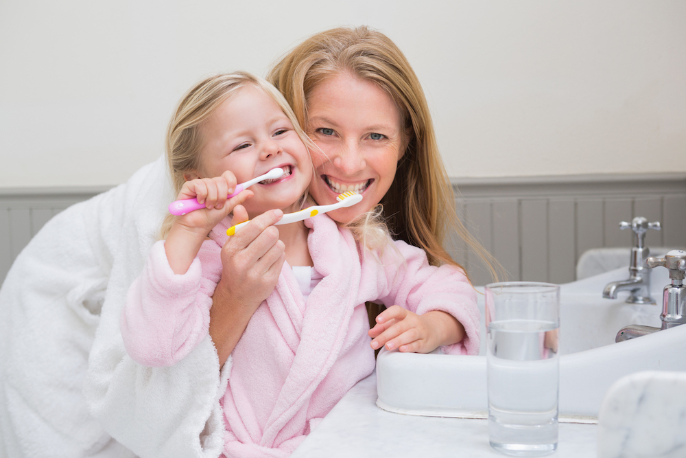 Как приучить ребёнка ежедневно чистить зубы